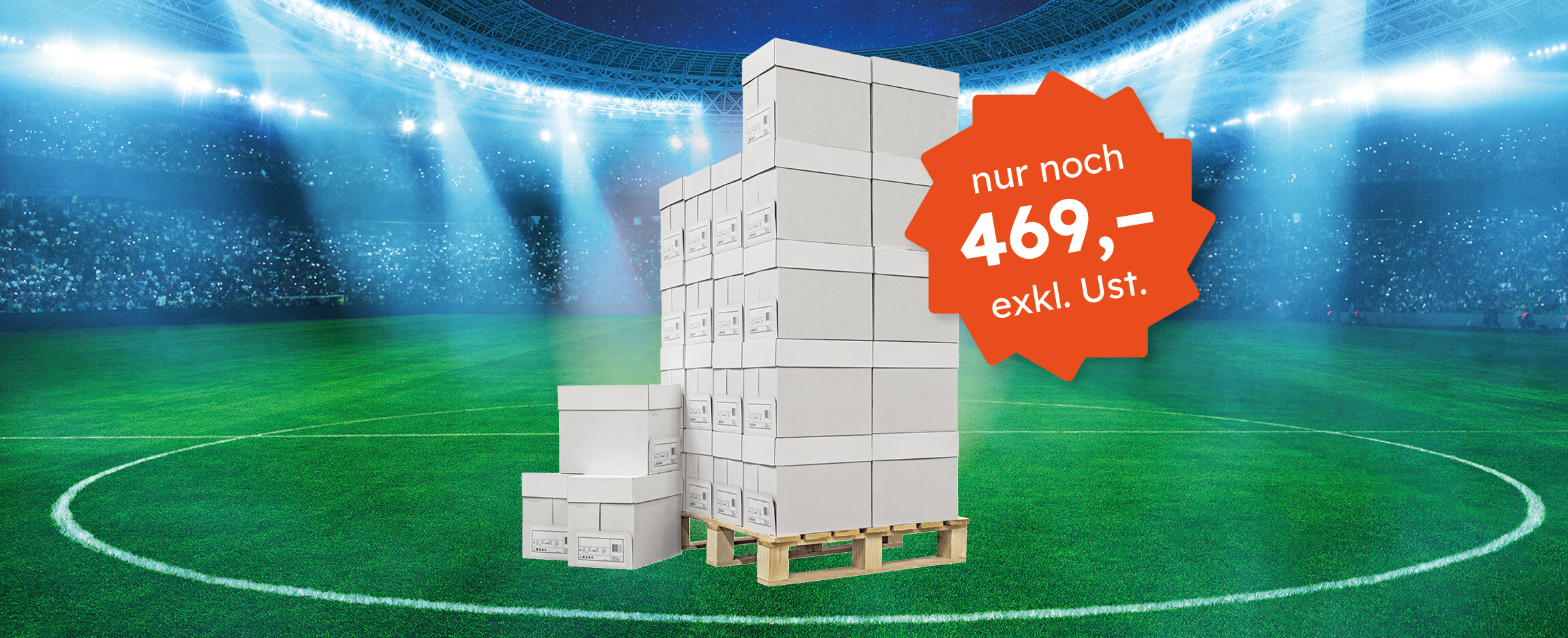 Große Palette mit weißen Kartons vor stadium Hintergrund; Preishinweis „nur noch 469,- exkl. Ust.“.